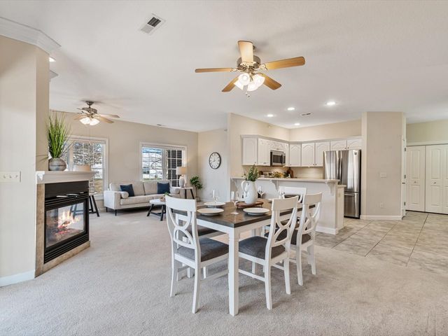 1227 E Kimberly Road 5A, Bettendorf, IA 52722