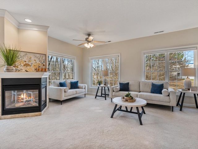 1227 E Kimberly Road 5A, Bettendorf, IA 52722