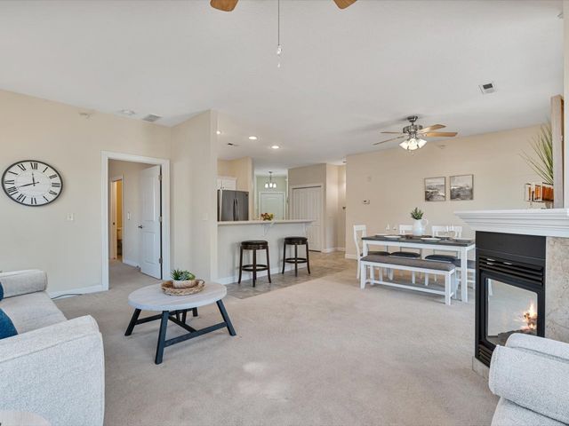 1227 E Kimberly Road 5A, Bettendorf, IA 52722