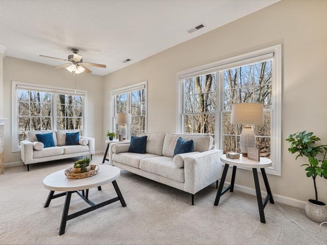 1227 E Kimberly Road 5A, Bettendorf, IA 52722