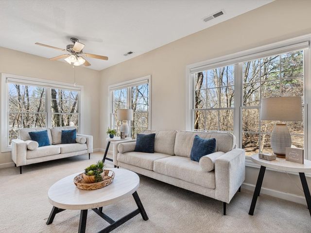 1227 E Kimberly Road 5A, Bettendorf, IA 52722