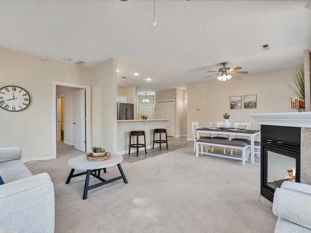 1227 E Kimberly Road 5A, Bettendorf, IA 52722