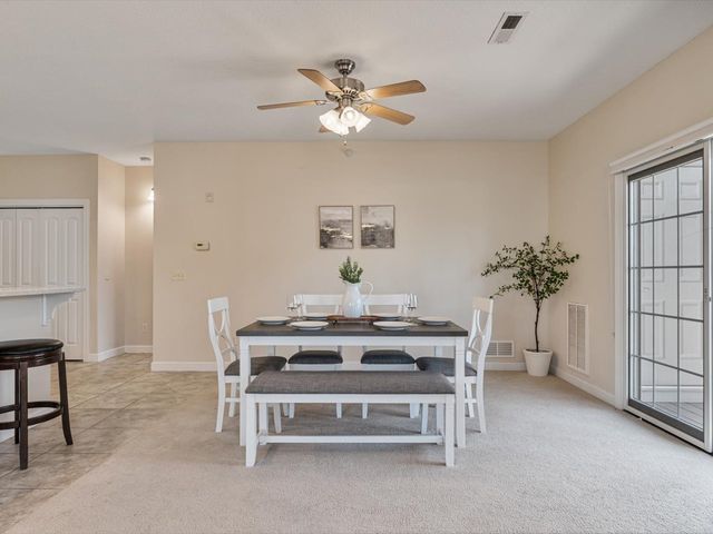 1227 E Kimberly Road 5A, Bettendorf, IA 52722