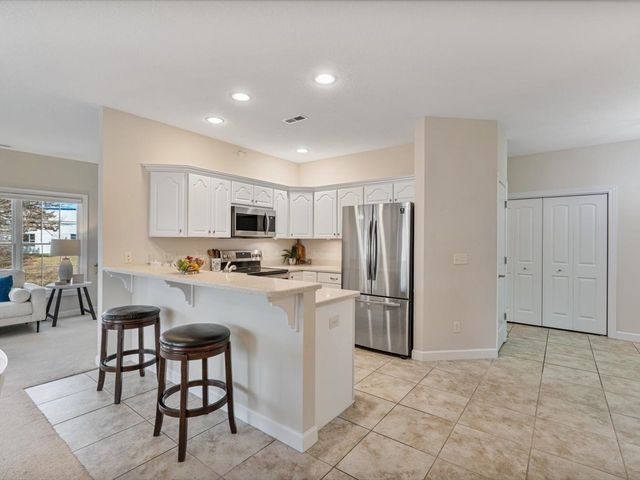 1227 E Kimberly Road 5A, Bettendorf, IA 52722