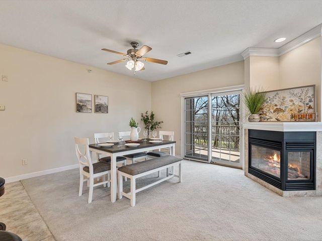 1227 E Kimberly Road 5A, Bettendorf, IA 52722