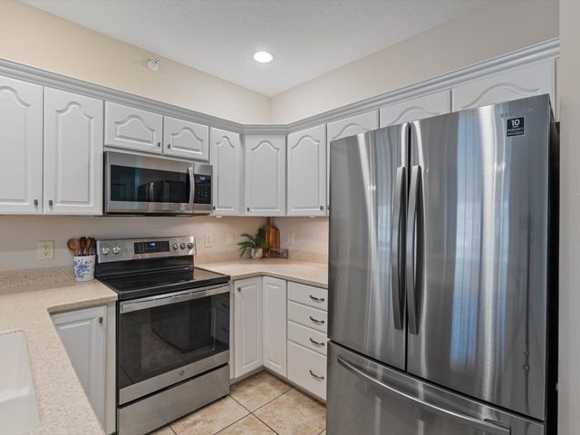 1227 E Kimberly Road 5A, Bettendorf, IA 52722