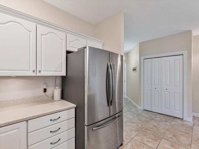 1227 E Kimberly Road 5A, Bettendorf, IA 52722