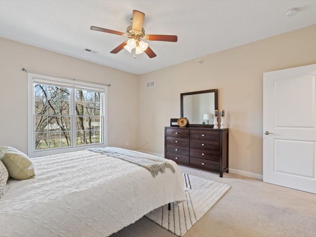 1227 E Kimberly Road 5A, Bettendorf, IA 52722