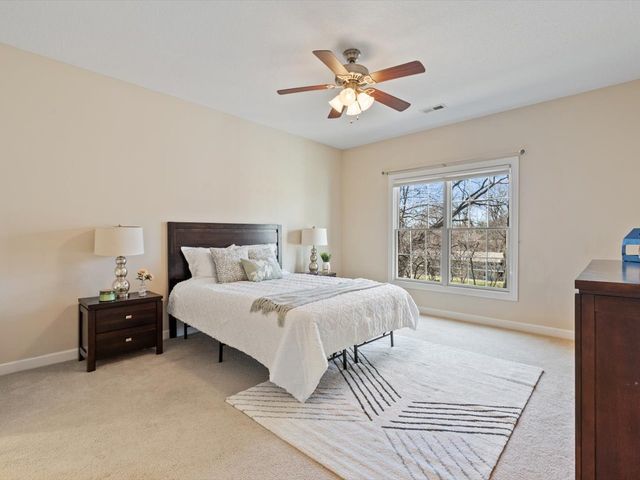 1227 E Kimberly Road 5A, Bettendorf, IA 52722