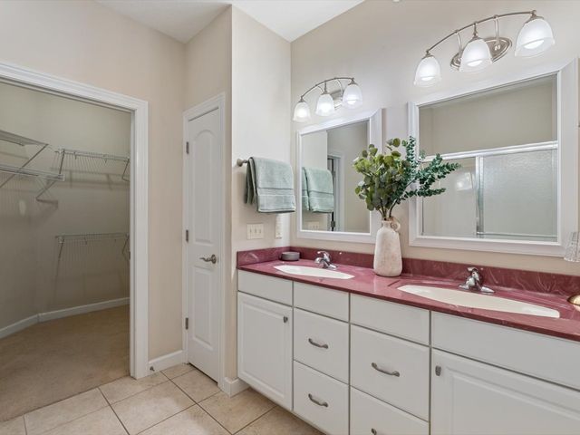 1227 E Kimberly Road 5A, Bettendorf, IA 52722