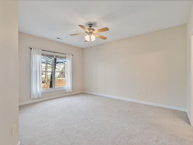 1227 E Kimberly Road 5A, Bettendorf, IA 52722