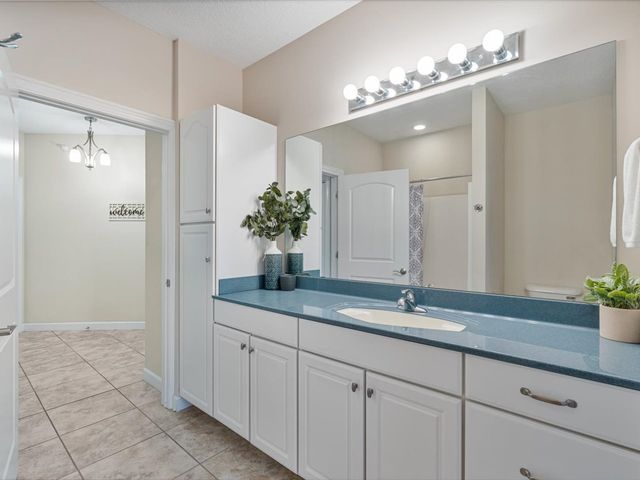 1227 E Kimberly Road 5A, Bettendorf, IA 52722