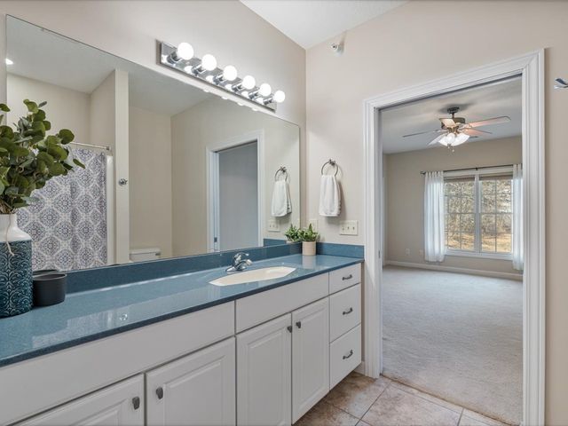 1227 E Kimberly Road 5A, Bettendorf, IA 52722