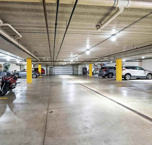 1227 E Kimberly Road 5A, Bettendorf, IA 52722