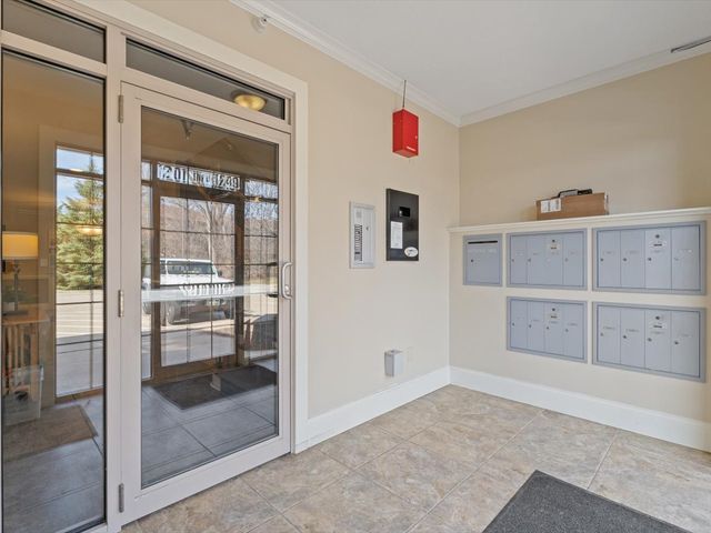 1227 E Kimberly Road 5A, Bettendorf, IA 52722