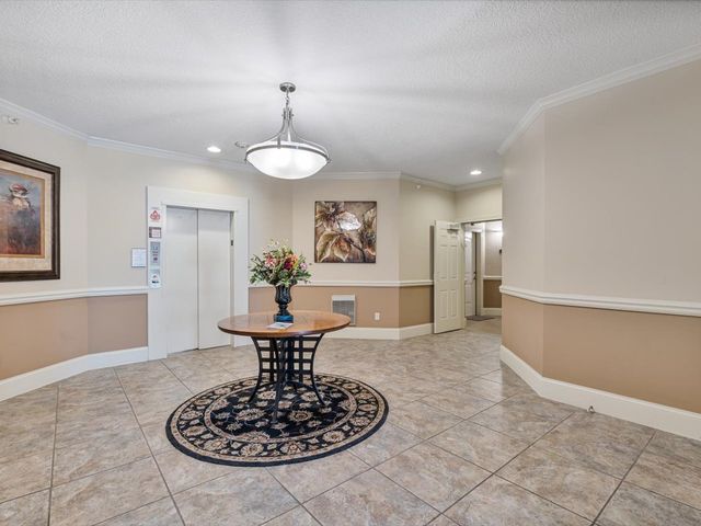 1227 E Kimberly Road 5A, Bettendorf, IA 52722