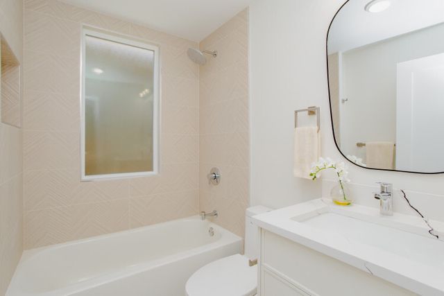 6018 W School Street, Chicago, IL 60634