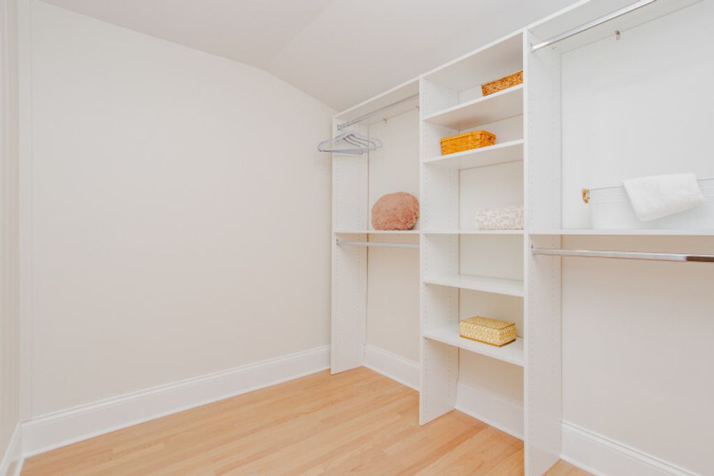 Image 11 of property listing at 6018 W School Street, Chicago, IL 60634