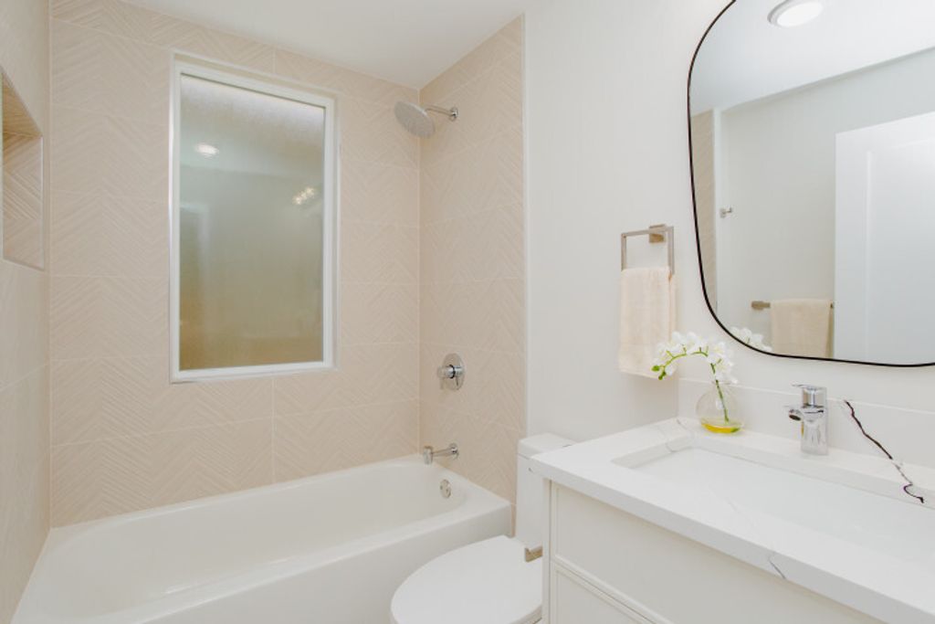 Image 12 of property listing at 6018 W School Street, Chicago, IL 60634