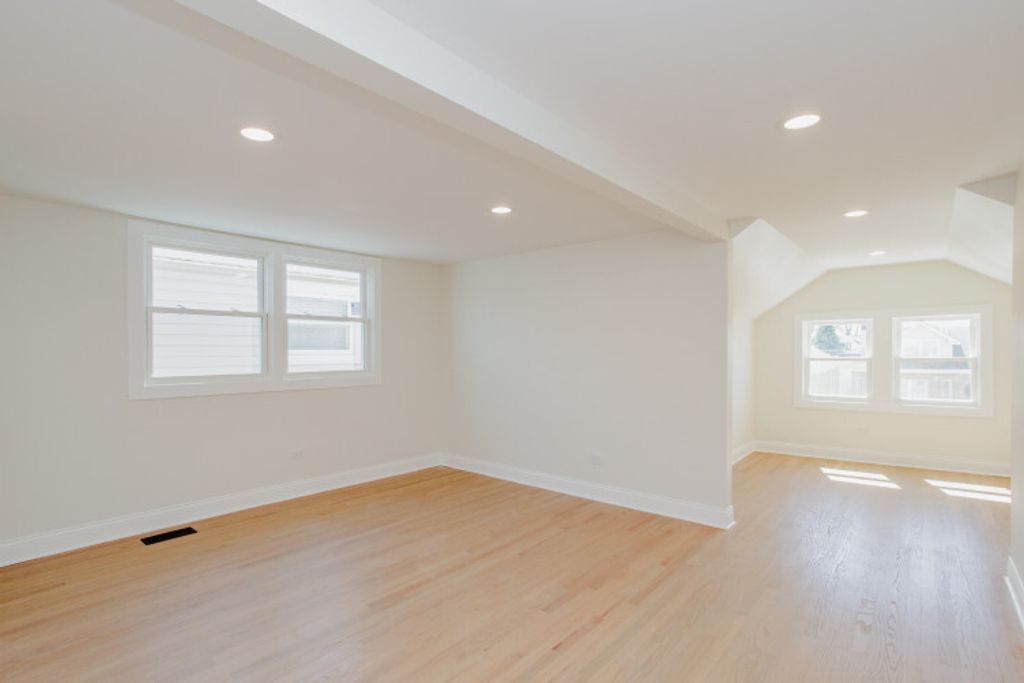 Image 16 of property listing at 6018 W School Street, Chicago, IL 60634