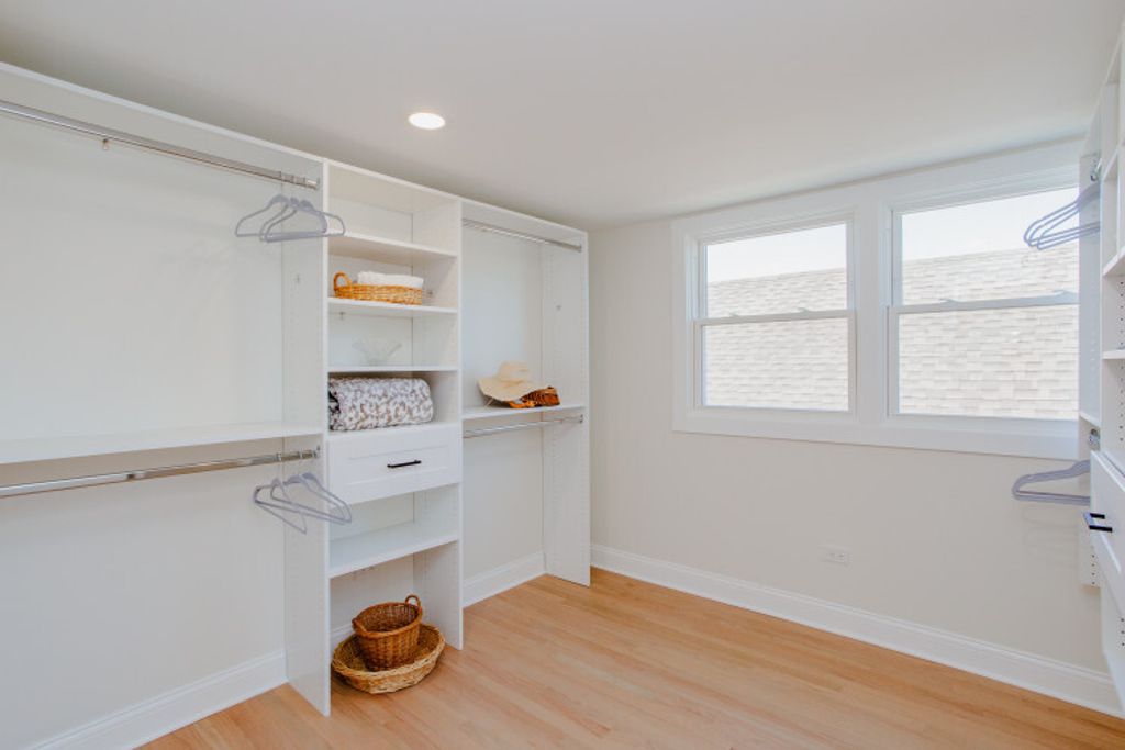 Image 17 of property listing at 6018 W School Street, Chicago, IL 60634