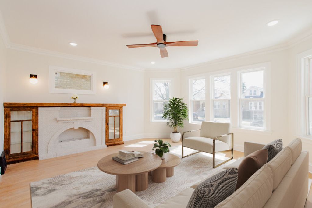 Image 3 of property listing at 6018 W School Street, Chicago, IL 60634