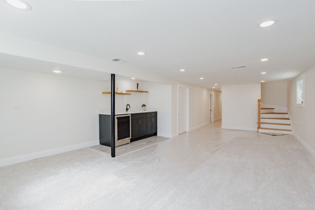 Image 21 of property listing at 6018 W School Street, Chicago, IL 60634