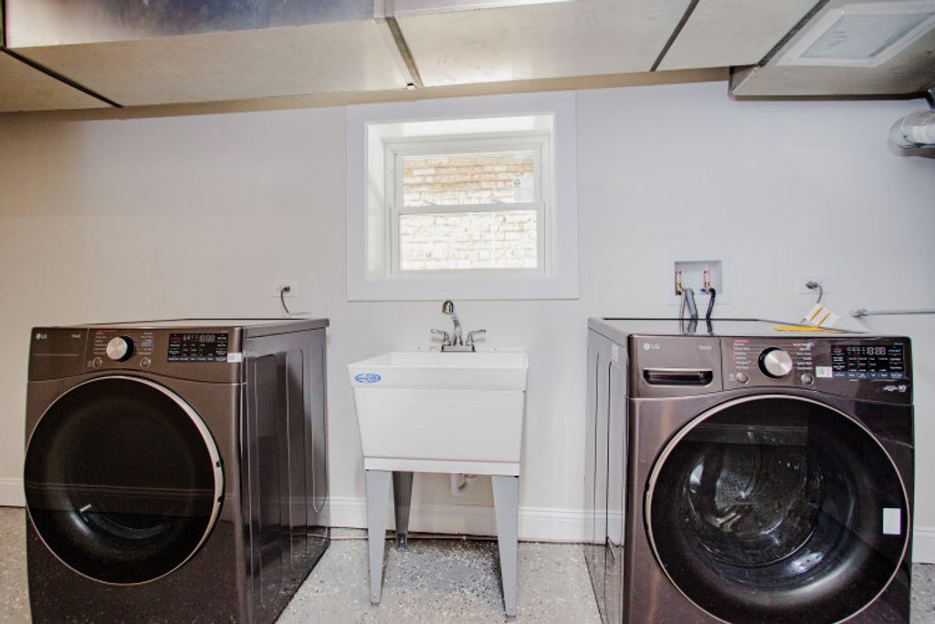 Image 25 of property listing at 6018 W School Street, Chicago, IL 60634