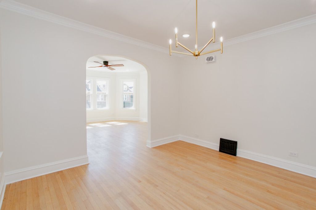 Image 6 of property listing at 6018 W School Street, Chicago, IL 60634