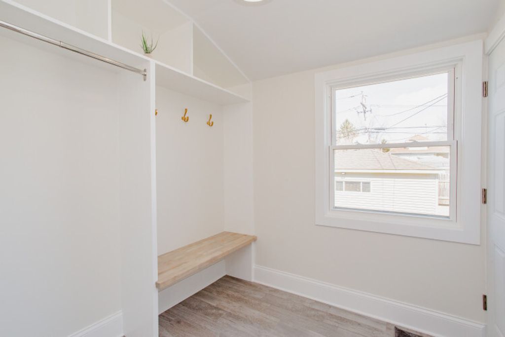 Image 9 of property listing at 6018 W School Street, Chicago, IL 60634