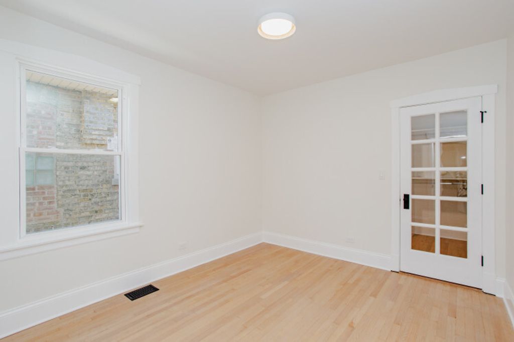 Image 10 of property listing at 6018 W School Street, Chicago, IL 60634