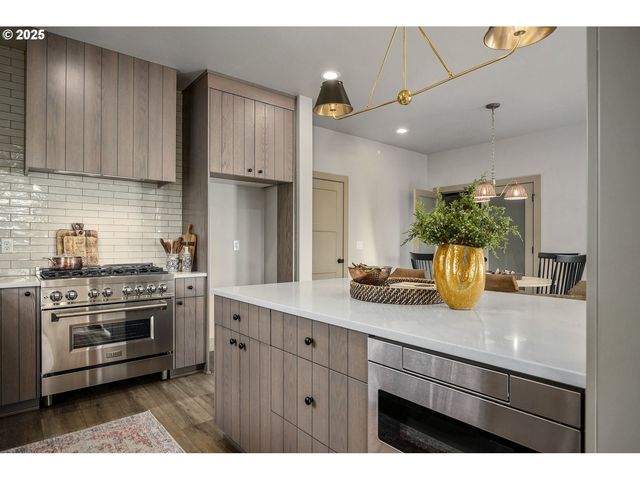 7531 LENNOX Ln Ne, Keizer, OR 97303