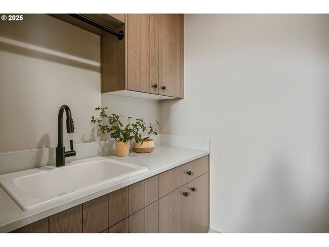 7531 LENNOX Ln Ne, Keizer, OR 97303