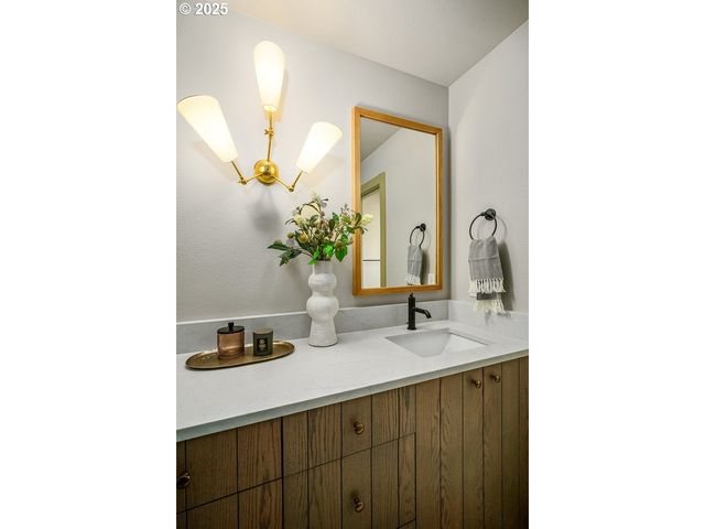 7531 LENNOX Ln Ne, Keizer, OR 97303