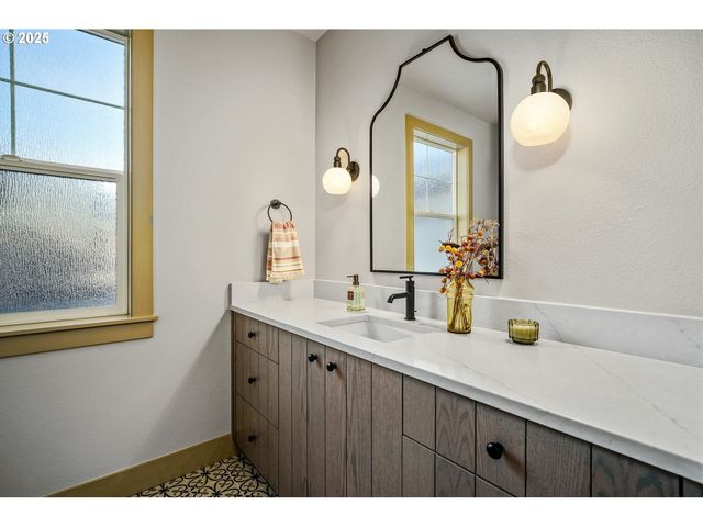 7531 LENNOX Ln Ne, Keizer, OR 97303