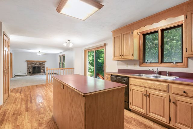 25 Caswell Ct, Douglas, MA 01516