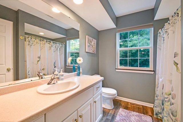 1402 Amys PLACE, West Bend, WI 53090