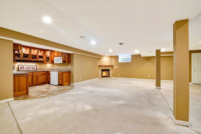 1402 Amys PLACE, West Bend, WI 53090