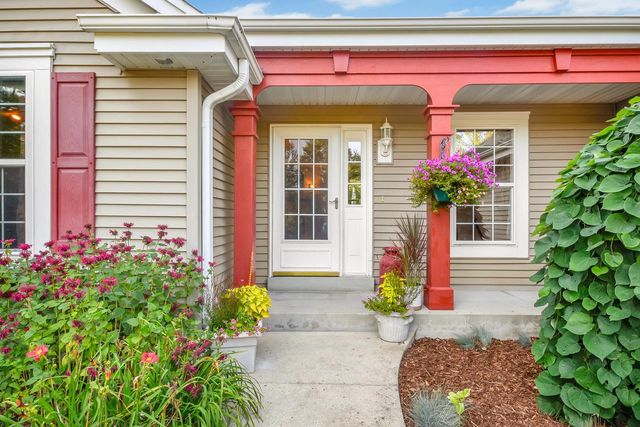 1402 Amys PLACE, West Bend, WI 53090