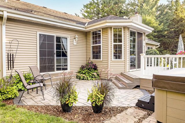 1402 Amys PLACE, West Bend, WI 53090