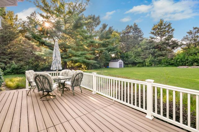 1402 Amys PLACE, West Bend, WI 53090