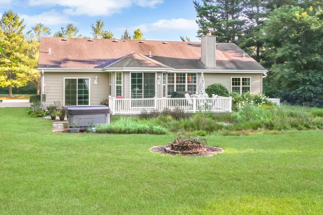 1402 Amys PLACE, West Bend, WI 53090