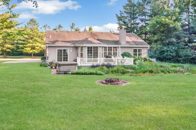 1402 Amys PLACE, West Bend, WI 53090