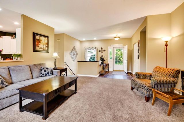 1402 Amys PLACE, West Bend, WI 53090
