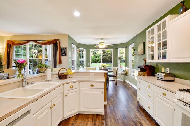 1402 Amys PLACE, West Bend, WI 53090