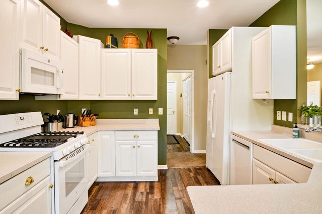 1402 Amys PLACE, West Bend, WI 53090