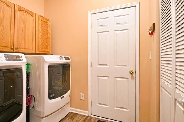 1402 Amys PLACE, West Bend, WI 53090