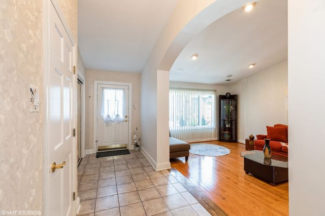 18241 Gottschalk Avenue, Homewood, IL 60430