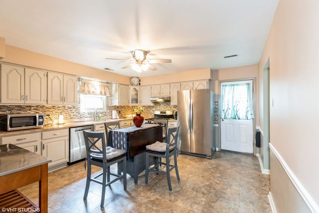 18241 Gottschalk Avenue, Homewood, IL 60430