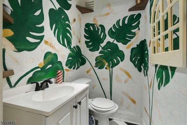 44 Main St, Califon Boro, NJ 07830